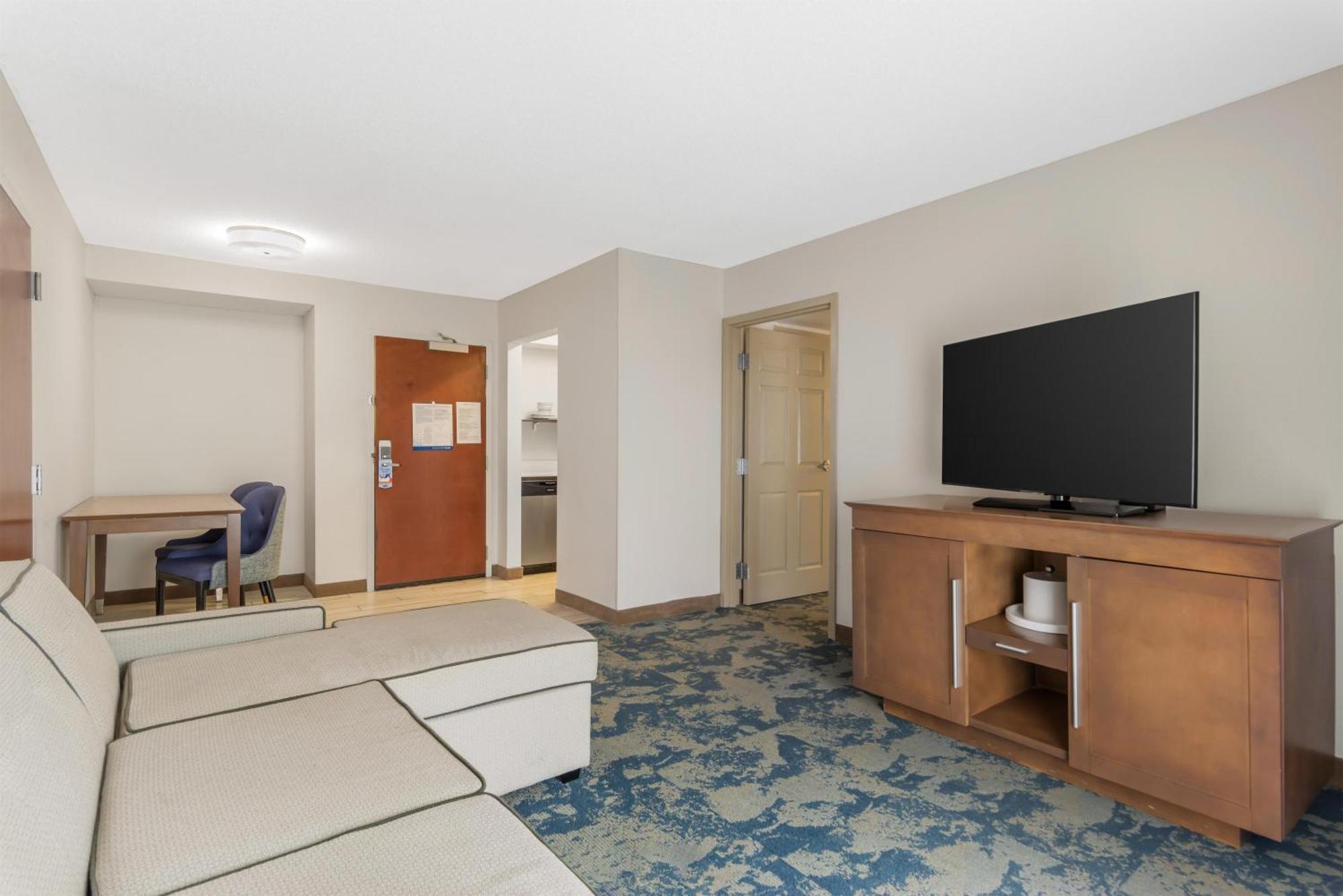 One-Bedroom King Suite with Balcony and Kitchen